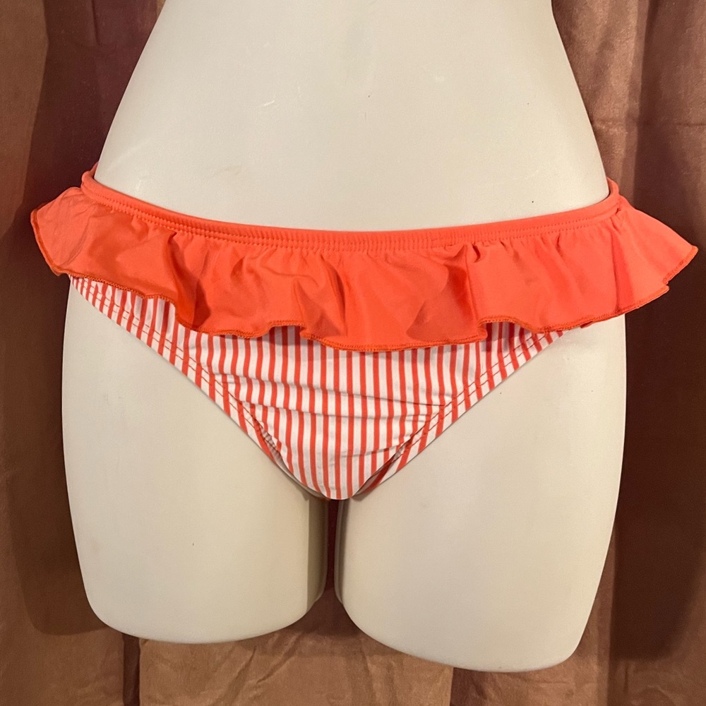 Gianni Bini 2 Piece Swimsuit - Picture 4 of 4